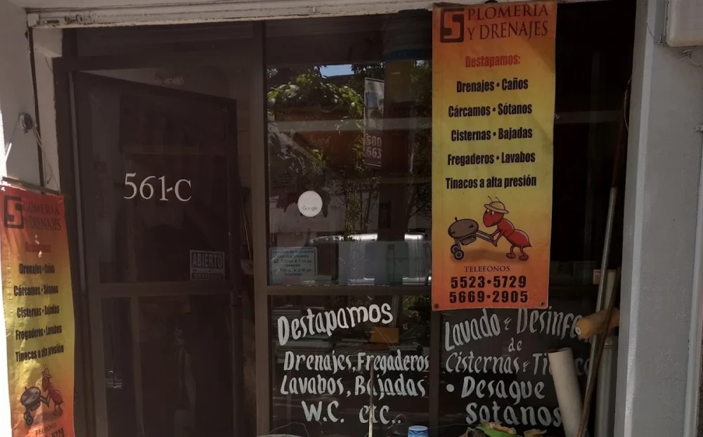 PLOMERÍA Y DRENAJES